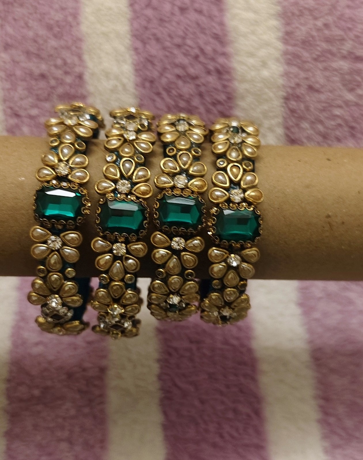 one pair green silk bangles
