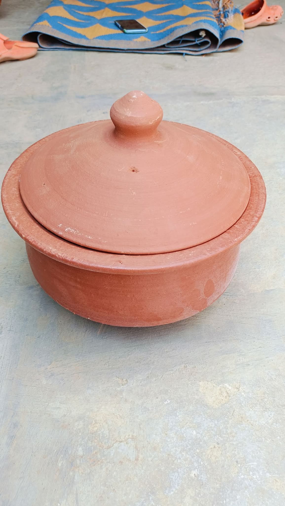 clay cooking pot with lid