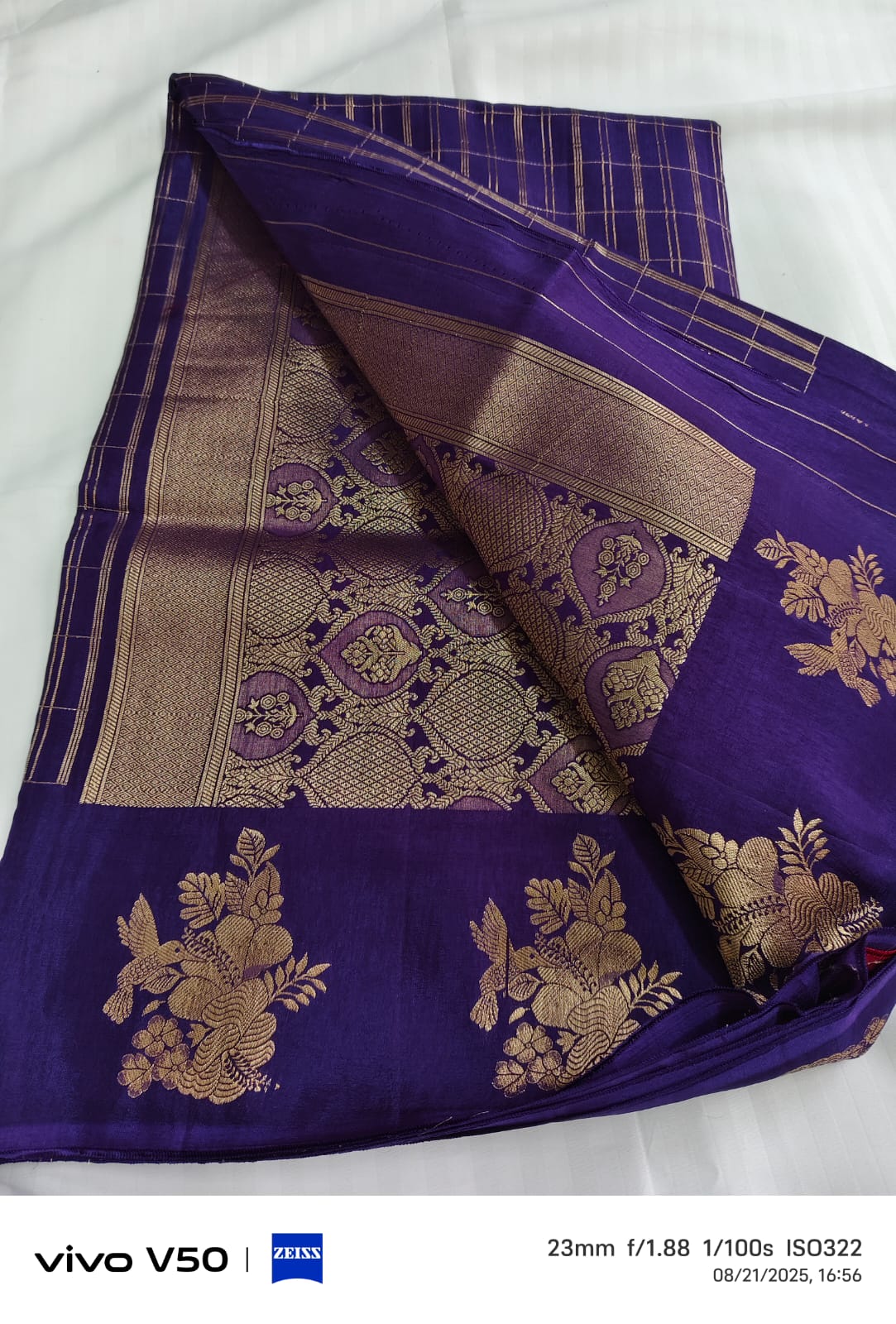 Vintage Style Saree , Full Body Checks Design , Rich Traditional Pallu ,Contrast Blouse Piece Included ,Perfect for Weddings & Festivals